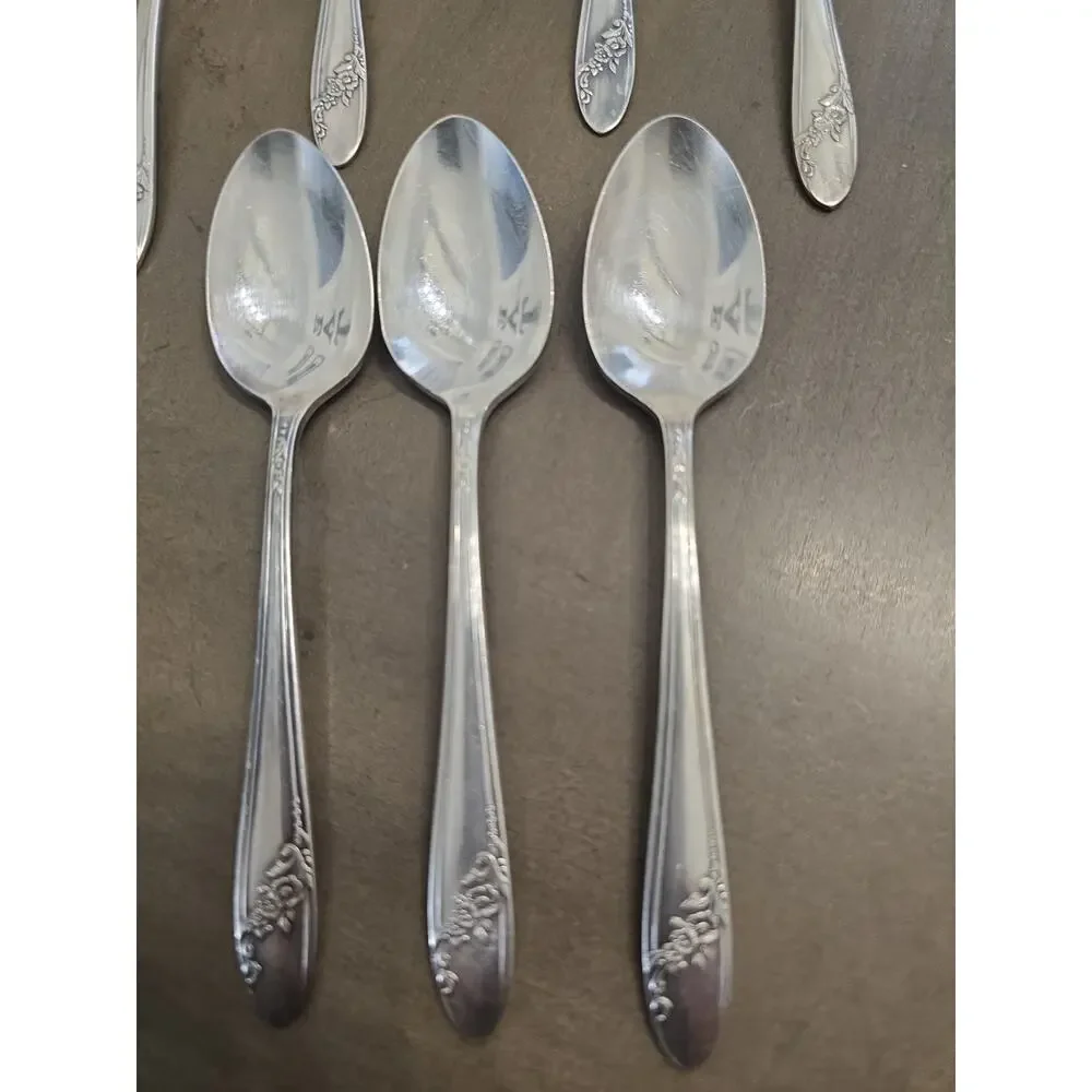 Oneida Tudor Plate Community Queen Bess 7pc. 3Tsp, 2Salad Fork, 2Soup Spoon